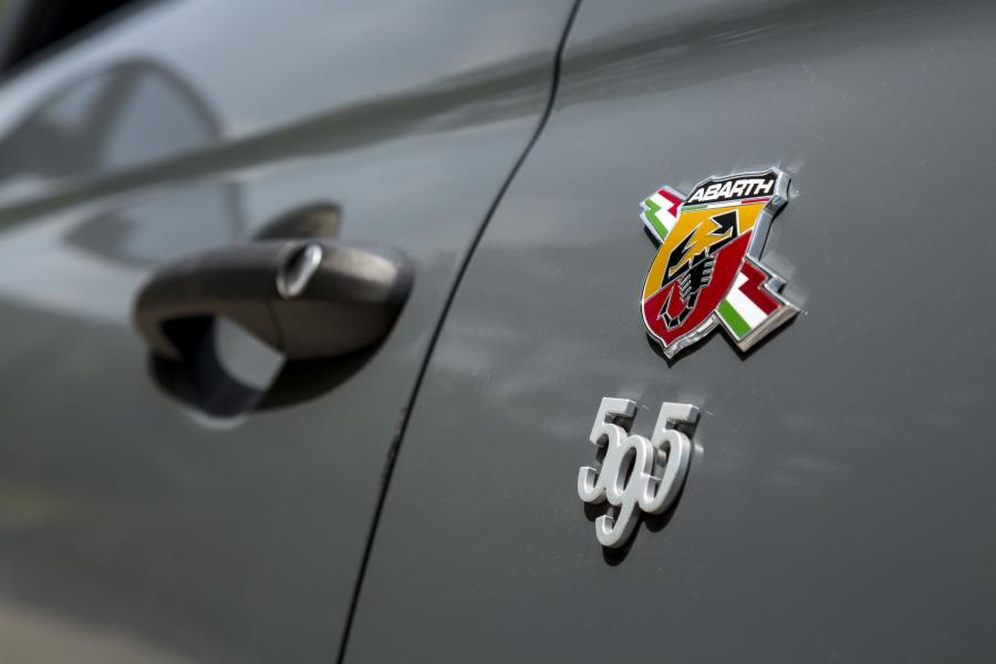 Логотип Abarth 595C Competizione 2012 года  (фото 33 из 41)